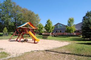 Canadian Lakes Homes